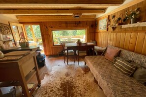 Living area - Stern House (ŽIROVNICA)