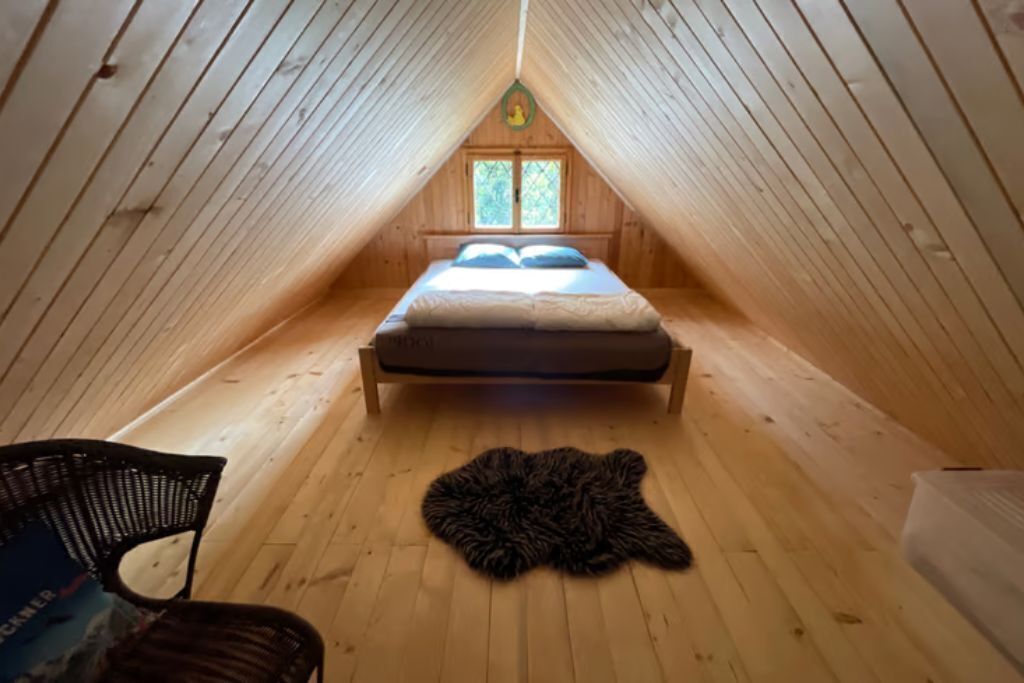 9 bedrooms, bed sheets