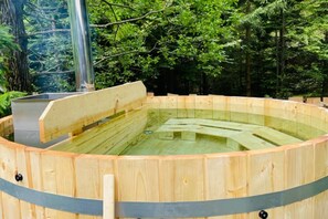 Outdoor spa tub - Stern House (ŽIROVNICA)