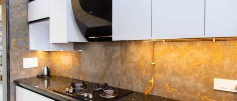 Parrilla de estufa y utensilios de cocina