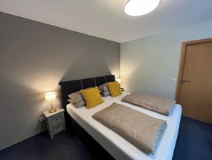 2 bedrooms, WiFi, bed sheets