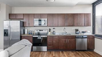 Superior Apartment | Private kitchen | Full-sized fridge, microwave, oven, stovetop