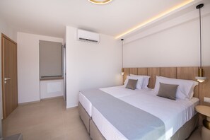 3 bedrooms, in-room safe, iron/ironing board, travel cot - Calmo Luxury Villa II, with Pool Tranquil Elegance (9PXG+6WX Geropotamos, Greece)