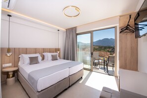 3 bedrooms, in-room safe, iron/ironing board, travel cot - Calmo Luxury Villa II, with Pool Tranquil Elegance (9PXG+6WX Geropotamos, Greece)