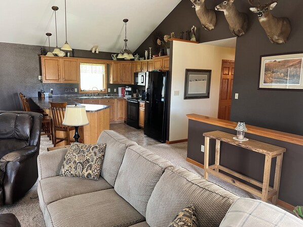 تلفزيون ذكي، مدفأة، كُتُب