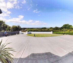 Property grounds - Entire Irish Countryside Bungalow at the Heart of the Wild Atlantic Way! (Carndonagh)