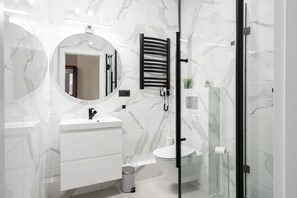 Studio, City View | Bathroom