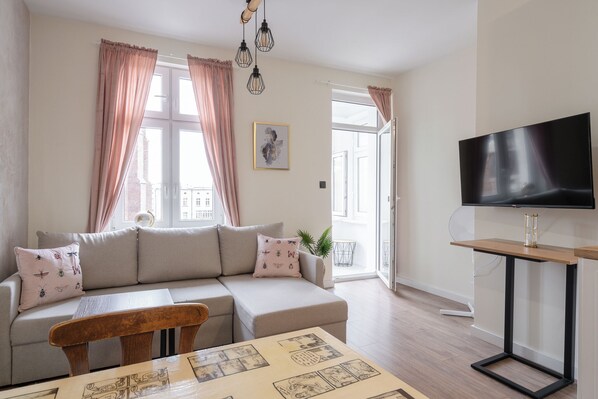 Studio, City View | Iron/ironing board, free WiFi, bed sheets - RentPlanet - Apartament Świdnicka (Wroclaw)