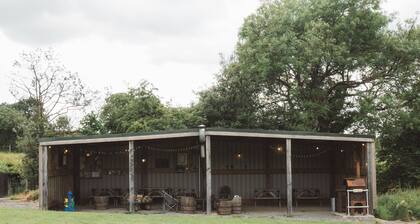 Cosy En-suite Glamping Cabin with Hot Tub