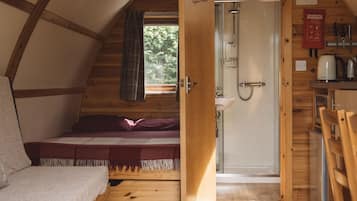 1 chambre, bureau, fer et planche Ă repasser, lit parapluie