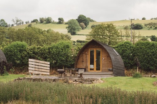 Cosy En-suite Glamping Cabin Near Hay-on-Wye.