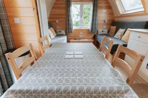 Cosy Rural Cabin With Hot Tub