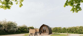 Cosy Glamping Cabin With Wood Fired Hot Tub