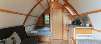 Cosy Glamping Cabin With Wood Fired Hot Tub