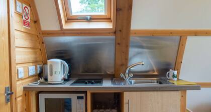 Cosy Glamping Cabin With Wood Fired Hot Tub
