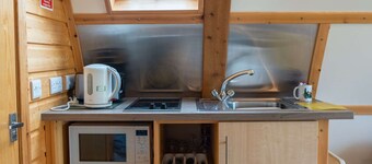Cosy Glamping Cabin With Wood Fired Hot Tub