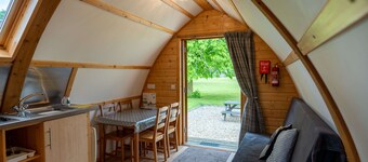 Cosy Glamping Cabin With Wood Fired Hot Tub