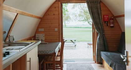 Cosy Glamping Cabin With Wood Fired Hot Tub