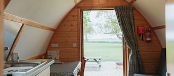 Cosy Glamping Cabin With Wood Fired Hot Tub