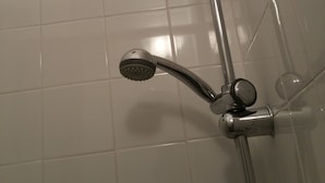 A shower with a handheld showerhead and a fixed overhead showerhead. - Affittacamere Guerrero Jr (Trieste)