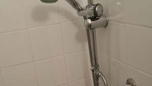A shower with a handheld showerhead and a flexible hose. - Affittacamere Guerrero Jr (Trieste)