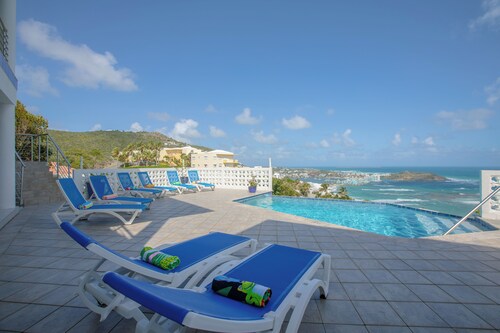 Spacious, Modern 6-Bedroom Villa in Lovely Dawn Beach