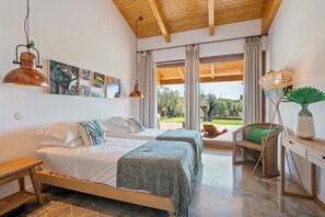 Apartamento Deluxe, vistas a la piscina, en la zona del jardín | Ropa de cama de alta calidad, minibar, decoración individual