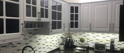 House | Private kitchen | Fridge, microwave, oven, stovetop