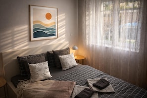 2 slaapkamers, een strijkplank/strijkijzer, gratis wifi, beddengoed