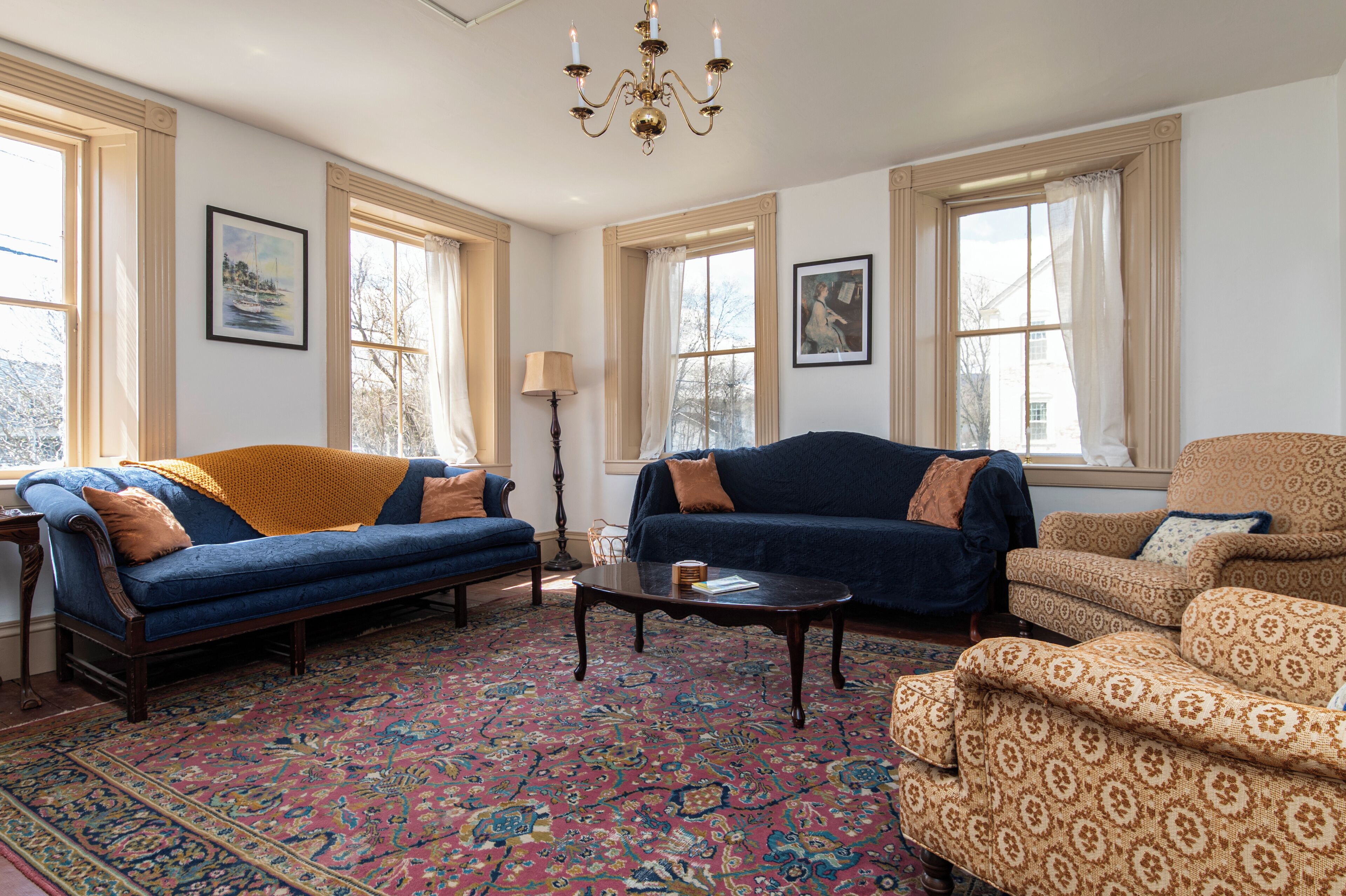 Spacious 5-bedroom Stone House in Historic Chester near Okemo