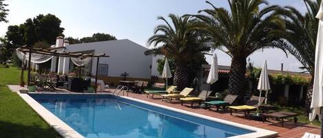 Piscine extérieure (ouverte en saison)