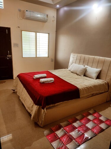 4-bedroom house in charming Ujjain with AC, WiFi, CCTV facility etc.