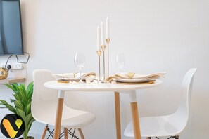 Elite Studio | In-room dining - Vogue | Hera Tower Sports City near First Avenue Mall (Dubai)