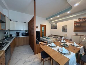 Microwave, oven, stovetop, dishwasher - Your Home in Milan. A Cozy and Comfortable Apartment Only 15 Minutes From Duomo (Milano)