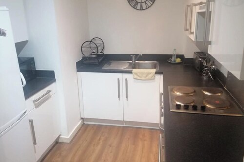 1 Bed Apartment Sleeps 2 With Wi-fi & Tv