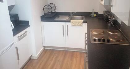 1 Bed Apartment Sleeps 2 With Wi-fi & Tv