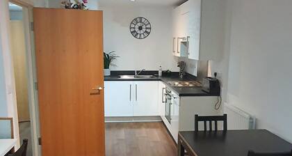 1 Bed Apartment Sleeps 2 With Wi-fi & Tv