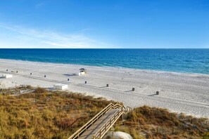 Lejlighed - flere senge (Majestic Beach Towers 2-404) | Strand | På stranden