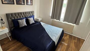 2 habitaciones, tabla de planchar con plancha, wifi y ropa de cama