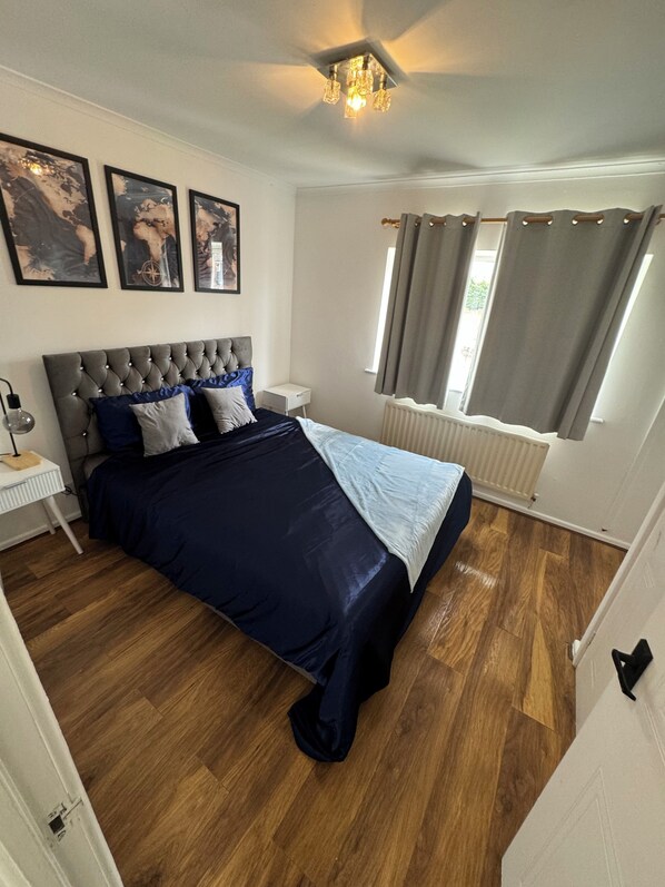 2 bedrooms, iron/ironing board, WiFi, bed sheets - MVP's Snug Urban Hideaway (Salford)