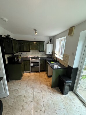 Private kitchen - MVP's Snug Urban Hideaway (Salford)