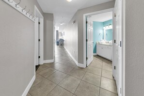 Condo, 1 King Bed with Sofa bed (Tidewater 1916) | Interior