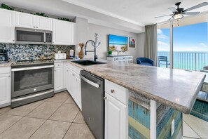 Condo, 1 King Bed with Sofa bed (Tidewater 1916) | Private kitchen