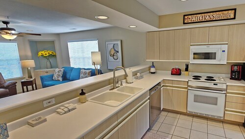 Fairways Paradise Walk-in Suite at the Fairways at Thousand Hills! Great Rates!