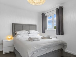 3 عدّة غرف نوم ومكواة/لوح كي وواي فاي مجانًا وملاءات أسرّة