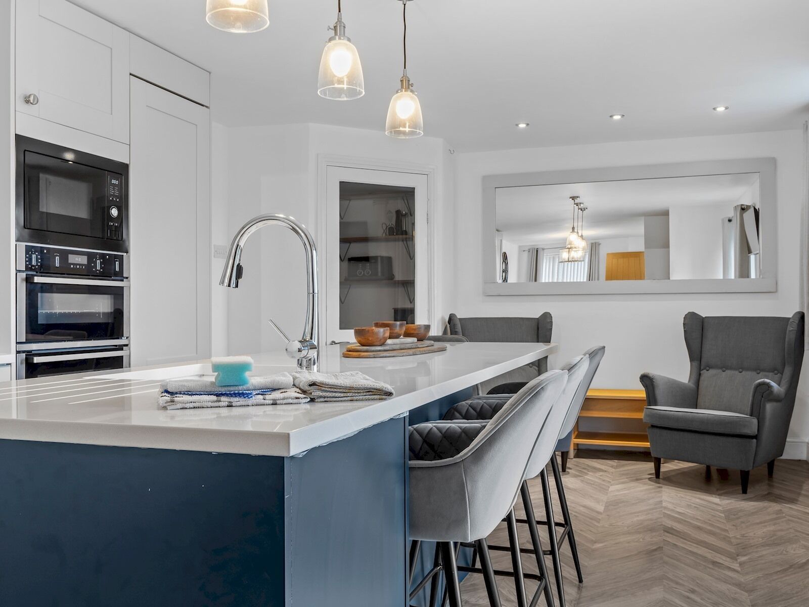 Réfrigérateur, four, lave-vaisselle, grille-pain