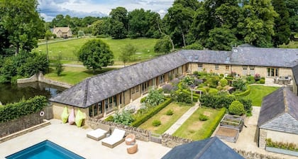 Lavender Farmhouse - Five Bedroom Villa, Sleeps 10