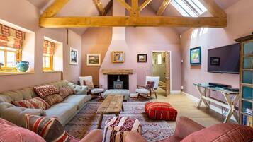 Smart TV, fireplace, table football, ping pong