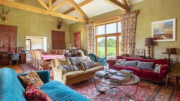 Smart TV, fireplace, table football, ping pong