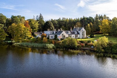 The Secret Loch - Six Bedroom Villa, Sleeps 12